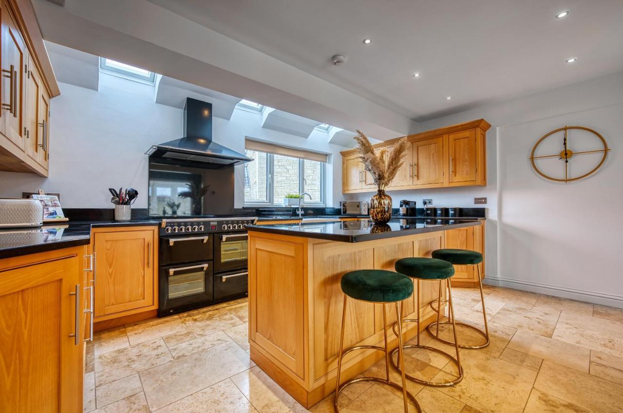 Pheasant House By Timeless Stays - 5 Bedrooms, 2 Bathrooms And A Wc, Foosball Table, Included Parking, Serene Garden, Work-Friendly Environment Cirencester Exteriör bild