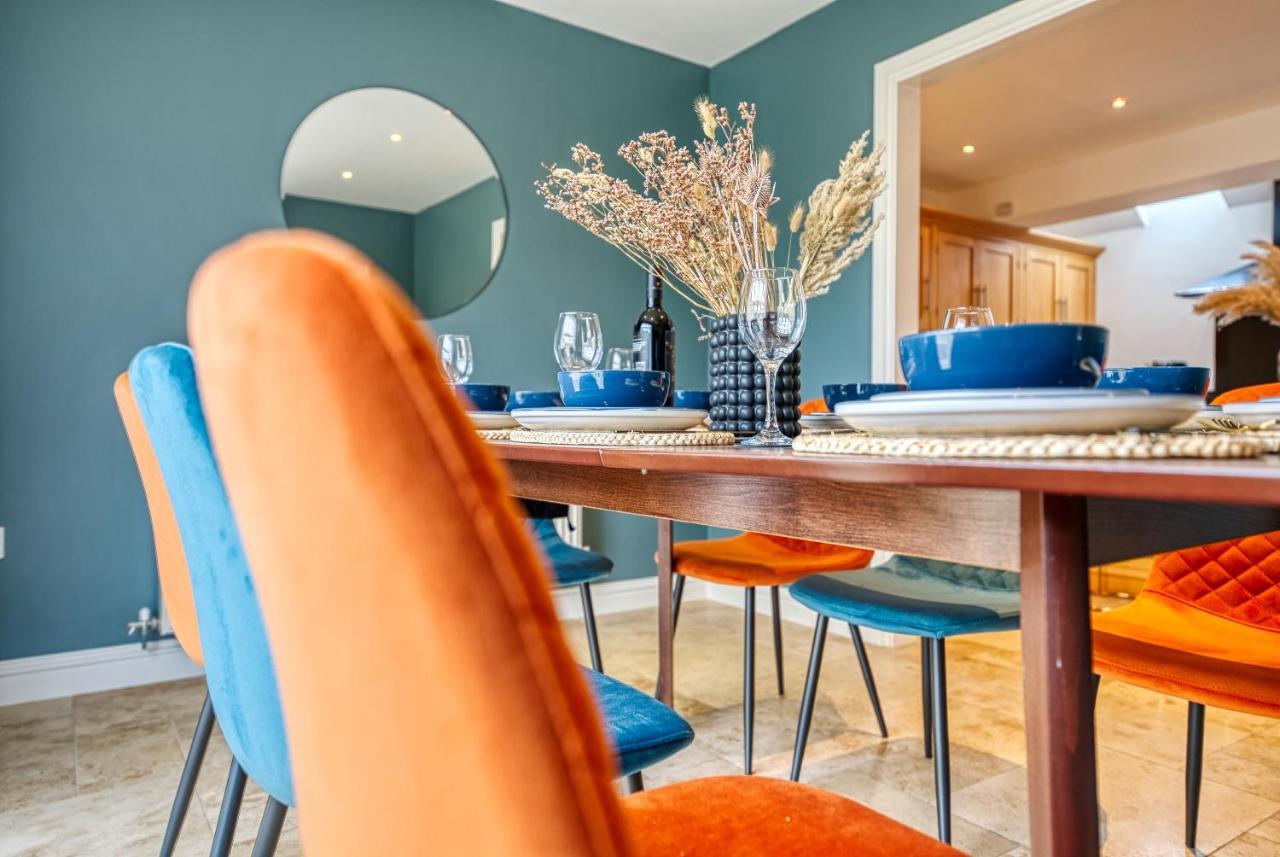 Pheasant House By Timeless Stays - 5 Bedrooms, 2 Bathrooms And A Wc, Foosball Table, Included Parking, Serene Garden, Work-Friendly Environment Cirencester Exteriör bild