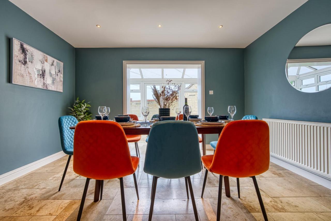 Pheasant House By Timeless Stays - 5 Bedrooms, 2 Bathrooms And A Wc, Foosball Table, Included Parking, Serene Garden, Work-Friendly Environment Cirencester Exteriör bild