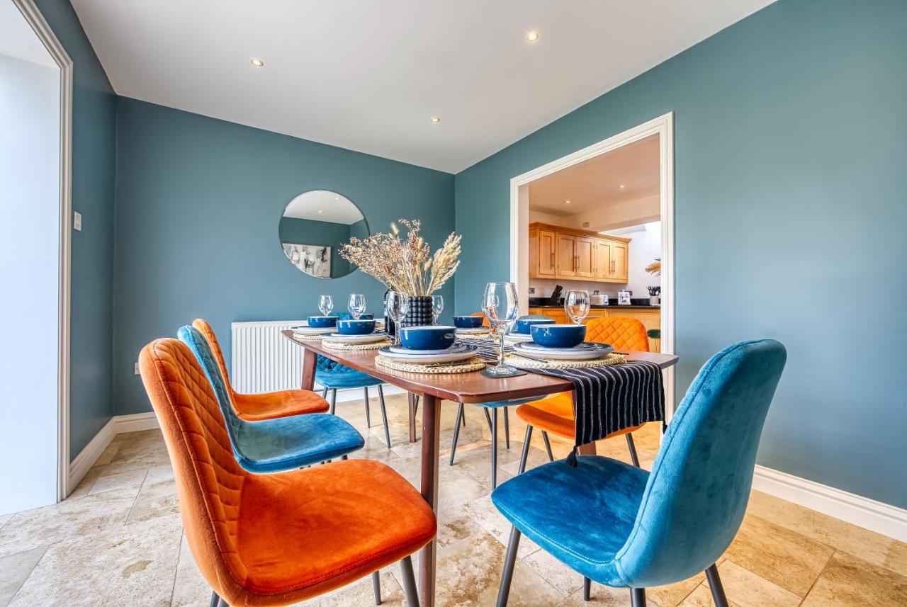 Pheasant House By Timeless Stays - 5 Bedrooms, 2 Bathrooms And A Wc, Foosball Table, Included Parking, Serene Garden, Work-Friendly Environment Cirencester Exteriör bild