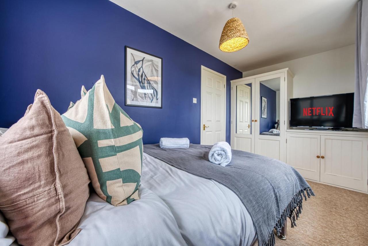 Pheasant House By Timeless Stays - 5 Bedrooms, 2 Bathrooms And A Wc, Foosball Table, Included Parking, Serene Garden, Work-Friendly Environment Cirencester Exteriör bild