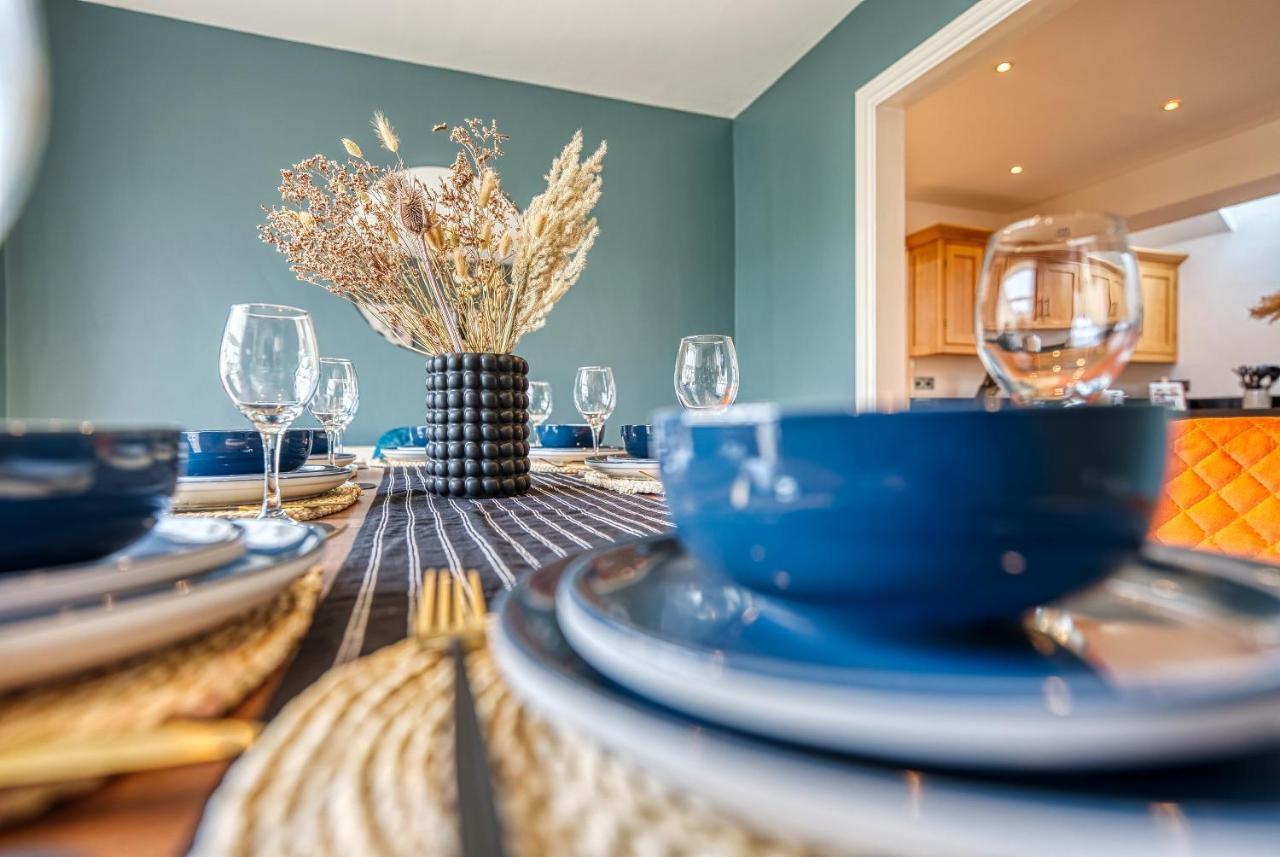 Pheasant House By Timeless Stays - 5 Bedrooms, 2 Bathrooms And A Wc, Foosball Table, Included Parking, Serene Garden, Work-Friendly Environment Cirencester Exteriör bild