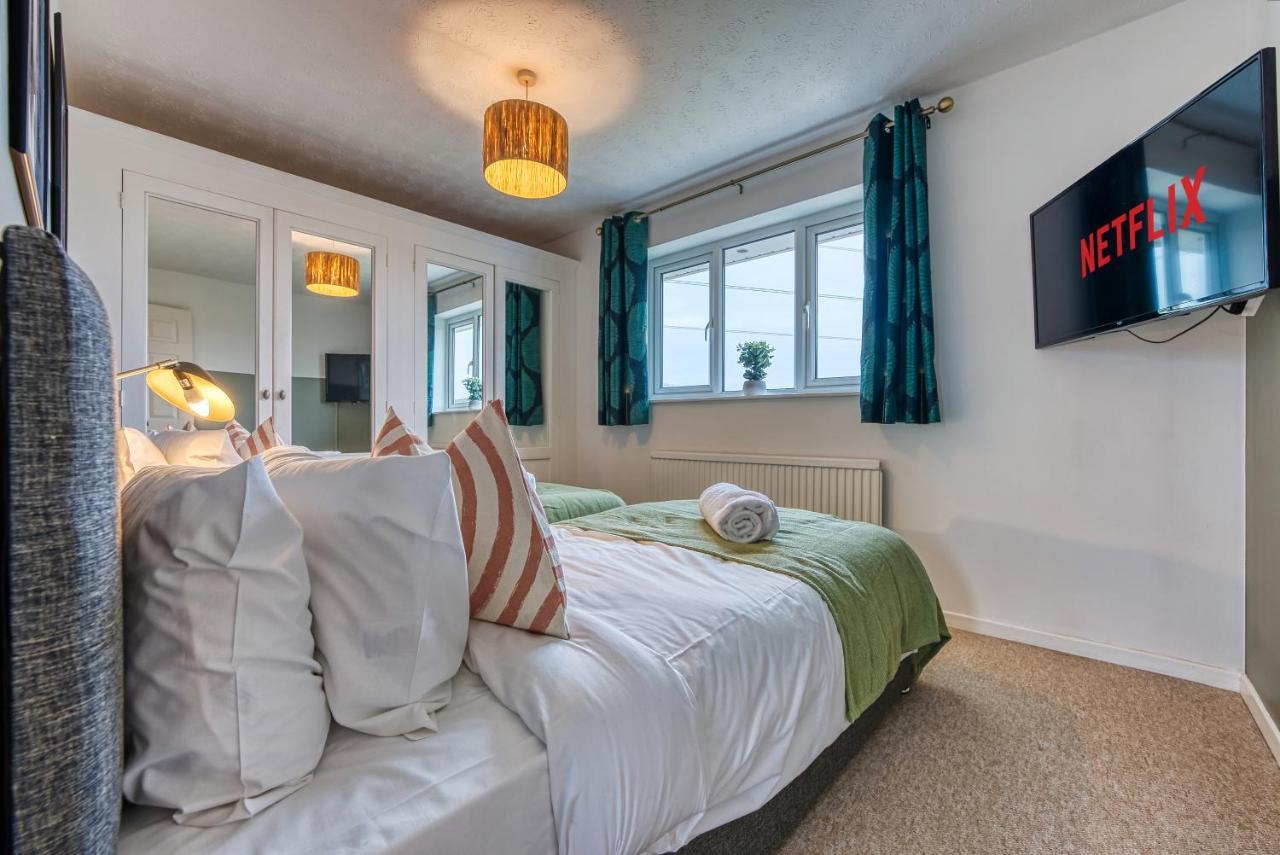 Pheasant House By Timeless Stays - 5 Bedrooms, 2 Bathrooms And A Wc, Foosball Table, Included Parking, Serene Garden, Work-Friendly Environment Cirencester Exteriör bild