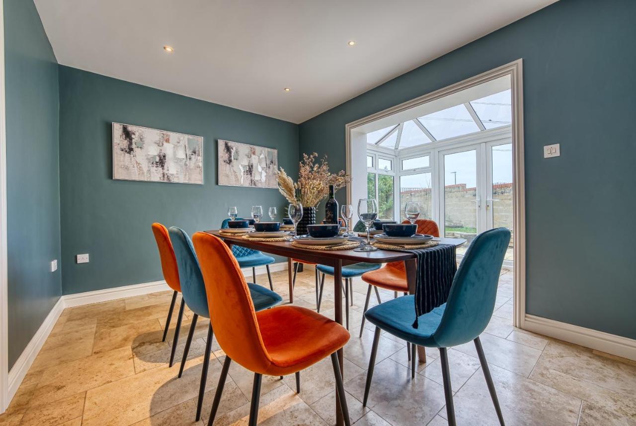 Pheasant House By Timeless Stays - 5 Bedrooms, 2 Bathrooms And A Wc, Foosball Table, Included Parking, Serene Garden, Work-Friendly Environment Cirencester Exteriör bild